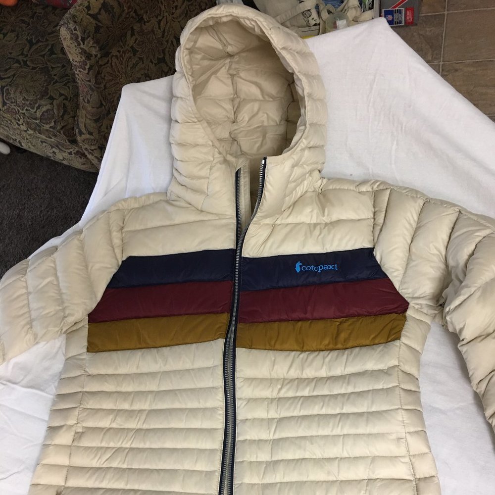 Cotopaxi Women's Fuego DOWN Jacket  Attached Hood  Size L  Cream w/ Stripes